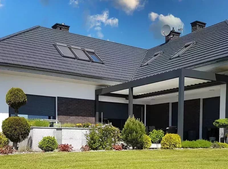Pergola w ogrodzie