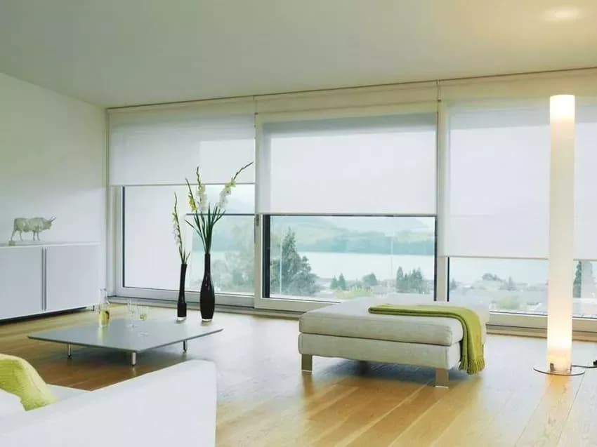 Rolety materiałowe — salon