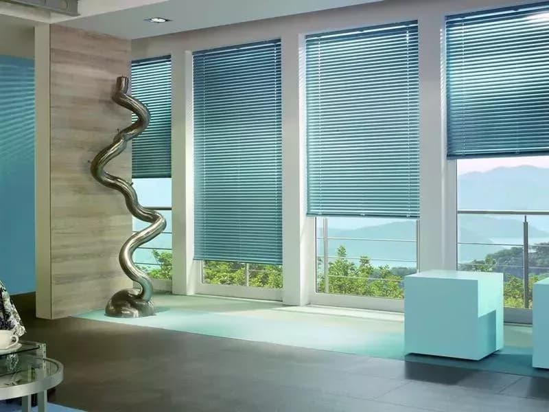 Żaluzje aluminiowe — salon